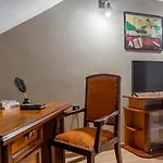 Mootoo Central Flat One