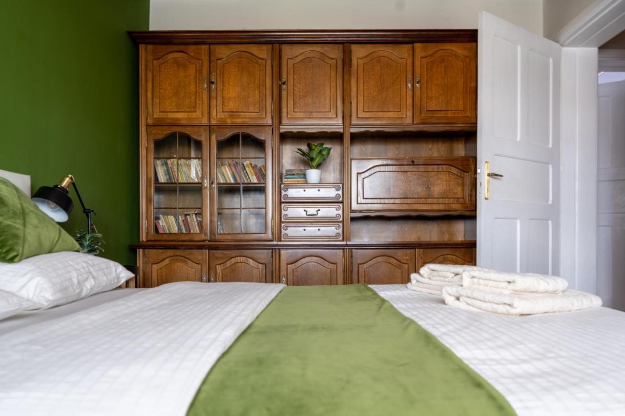Mootoo Flat One Apartament *
